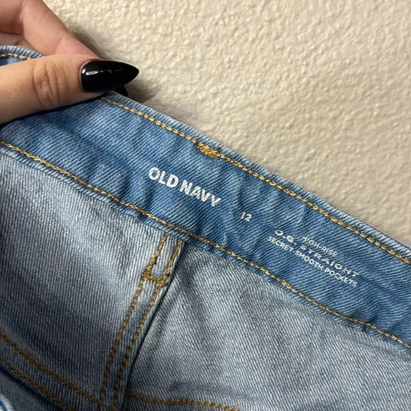 Old Navy High Rise OG Straight Shorts - Picture 9 of 10